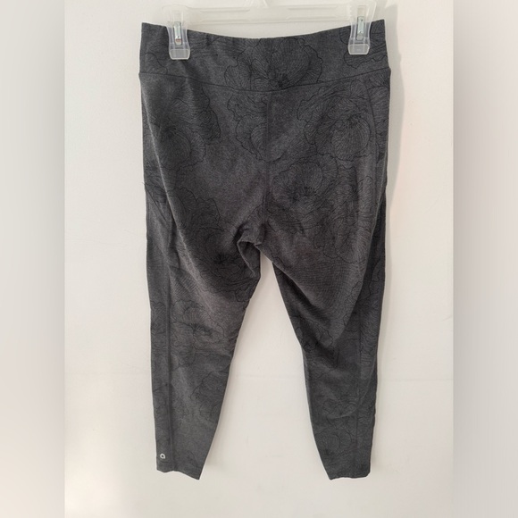 Ladies floral print activewear capris - Picture 4 of 4